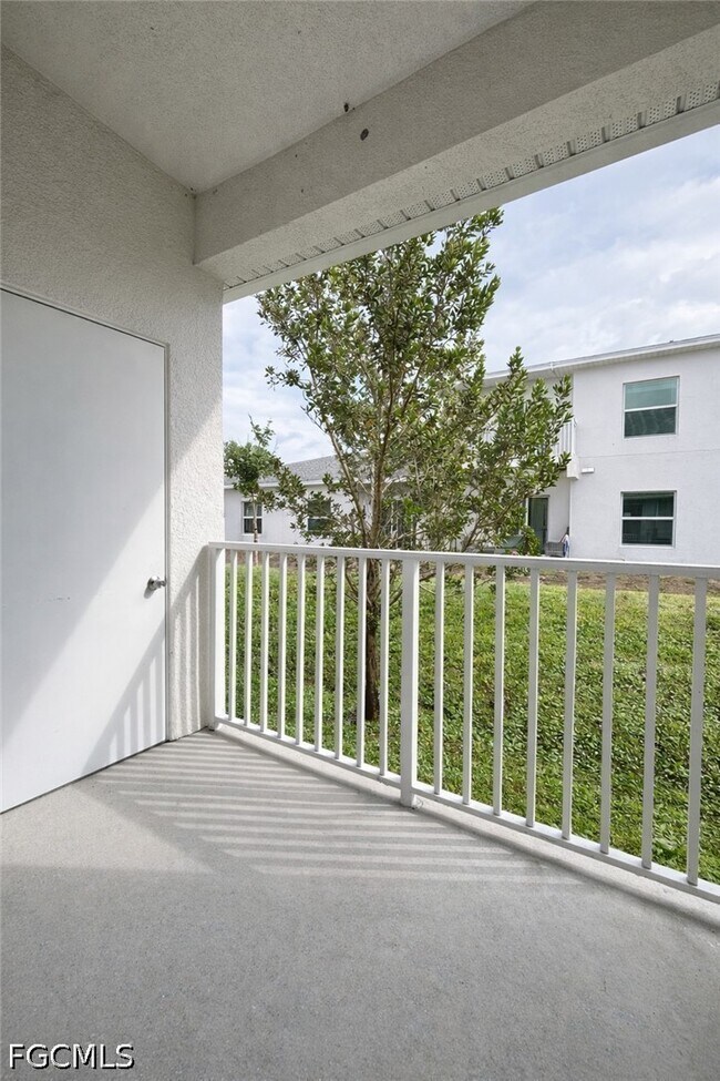Building Photo - 3325 SW 8th Pl