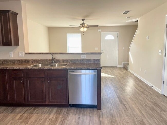 Building Photo - 308 Dill Ln