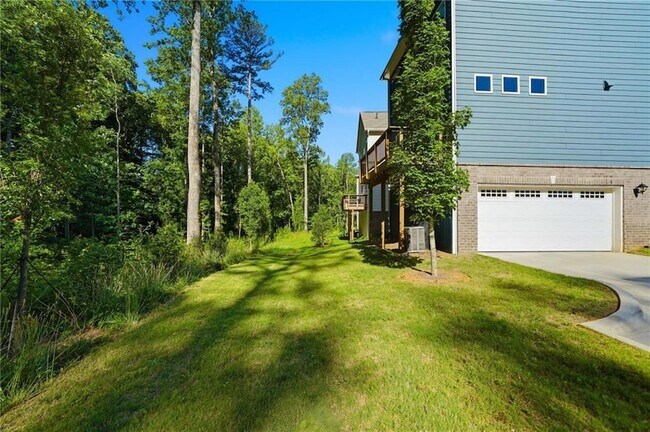 Building Photo - 1670 Eagle Dr