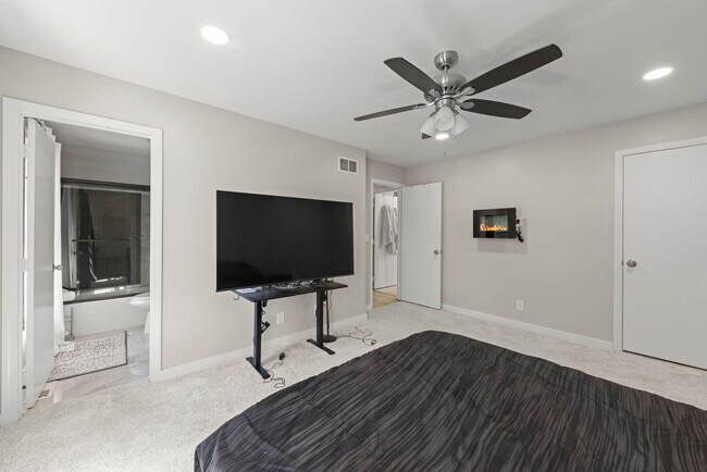 Building Photo - 972 Westgate Dr