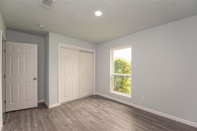 Building Photo - 15822 Bazelbriar Ln