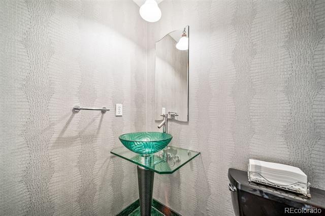 Building Photo - 6521 S Pontiac Ct