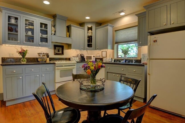 Building Photo - Perfect Furnished Home in Jacksonville!