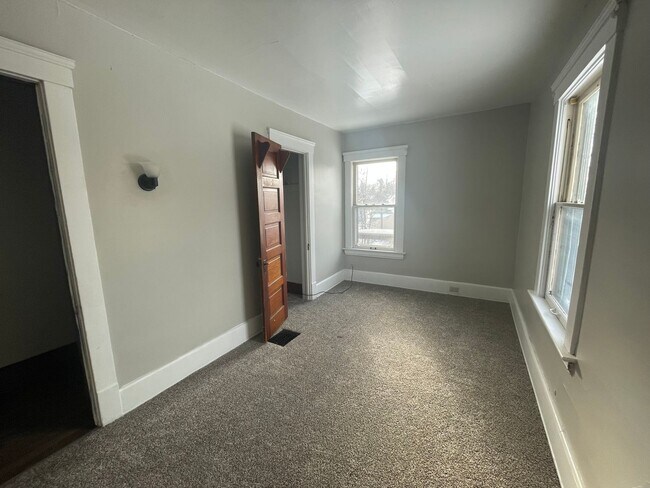 Building Photo - 800 E 157th St