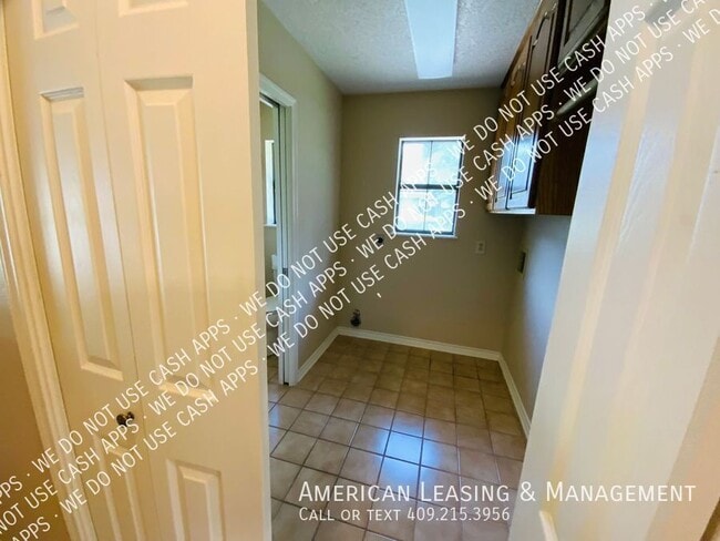 Building Photo - 20 Pinewood-