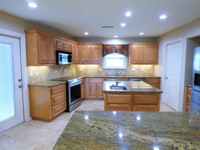 Building Photo - 1027 Short Reach Dr