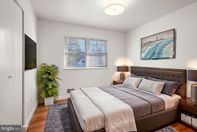 Building Photo - 1420 Gilbert Rd