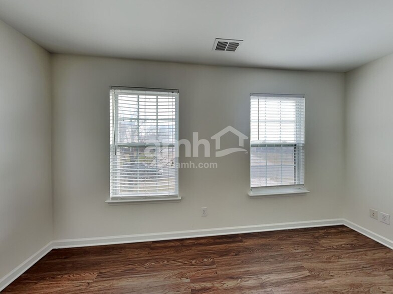 Building Photo - 2005 Brook Valley Run