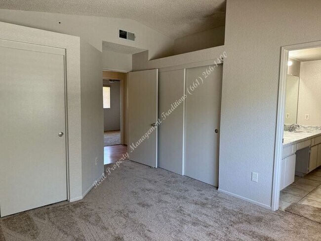 Building Photo - *** Please call us @ 661-266-1400 for info...