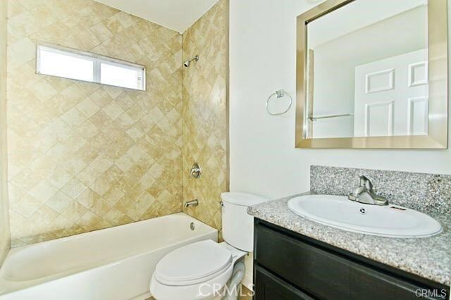 Building Photo - 620 1/2 W 59th Place Unit