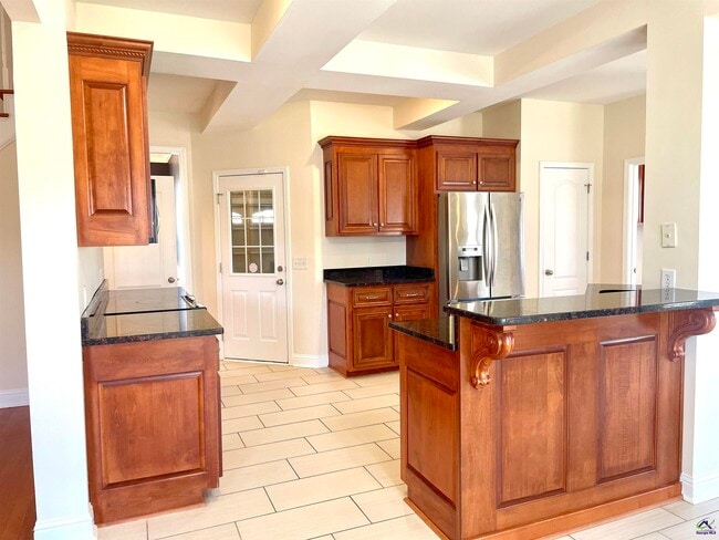 Building Photo - 300 Pembroke Pointe