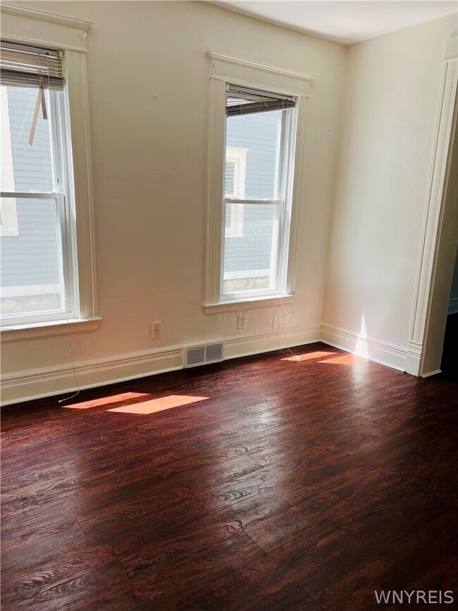 Building Photo - 37 Abbottsford Pl