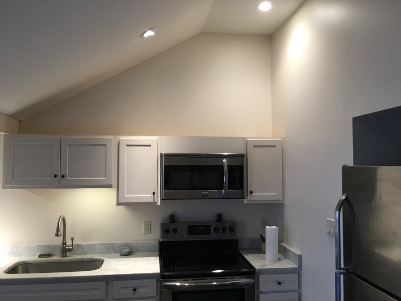 Building Photo - 504 Dumaine St