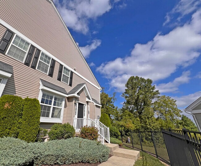 Building Photo - 4170 Bunker Hill Dr N