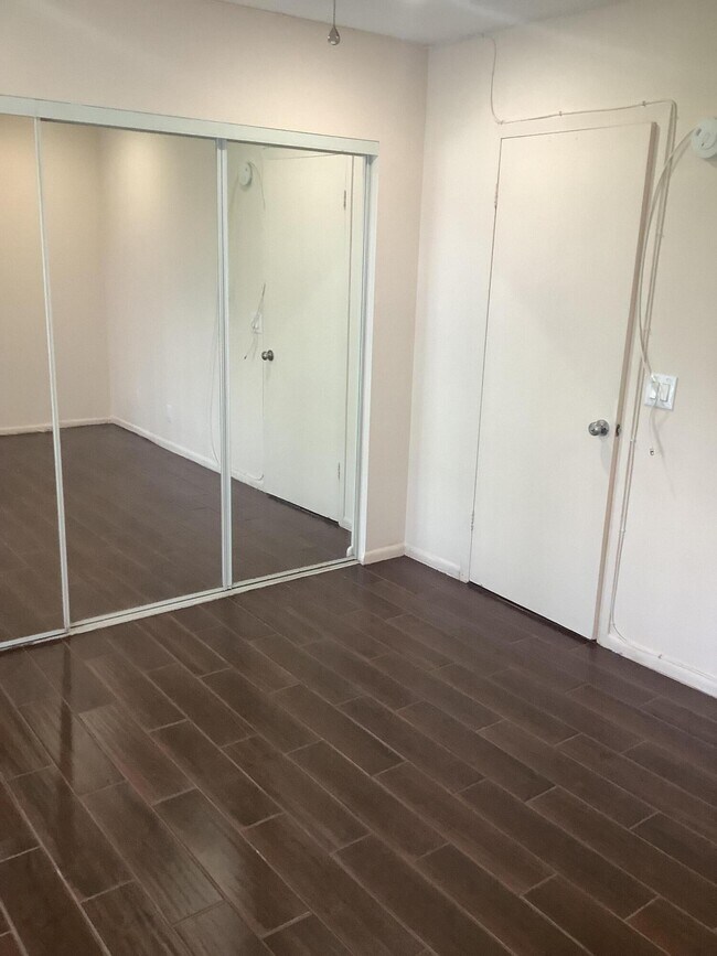 Building Photo - 119 Fanshaw C