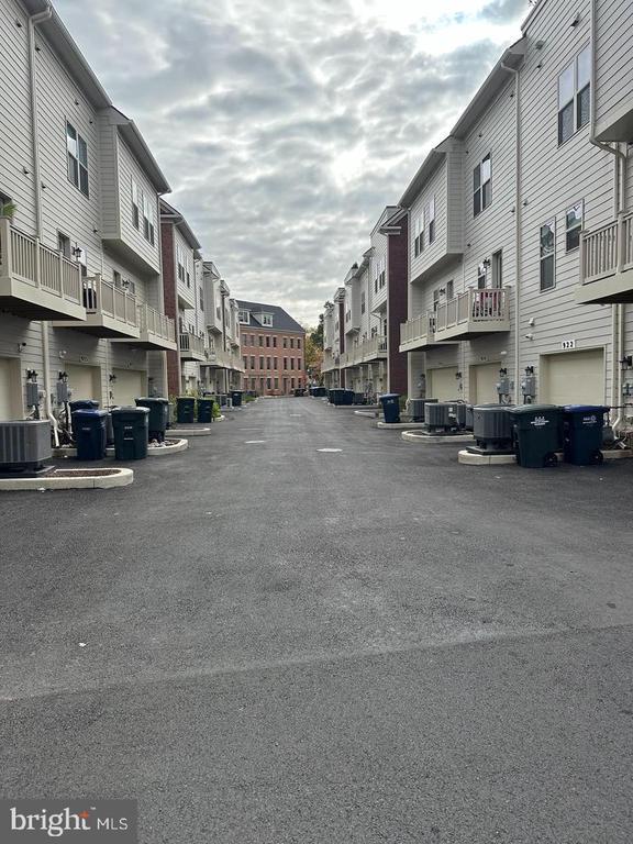 Building Photo - 946 Hts Aly SE