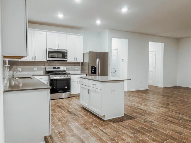 Building Photo - 141 Banyon Dr