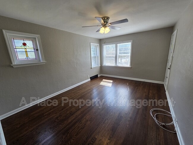 Building Photo - 5001-5003 Miami Street - 1E