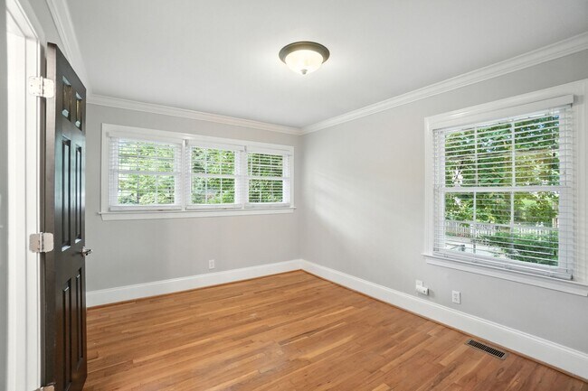 Building Photo - 332 Seneca Pl