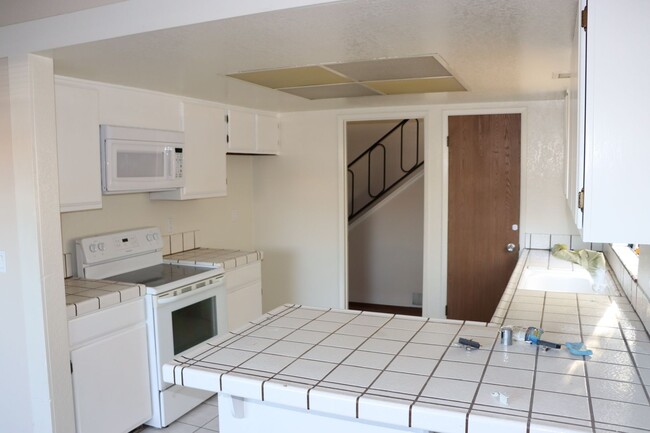 Building Photo - 3 Bedroom Townhouse in South San Jose