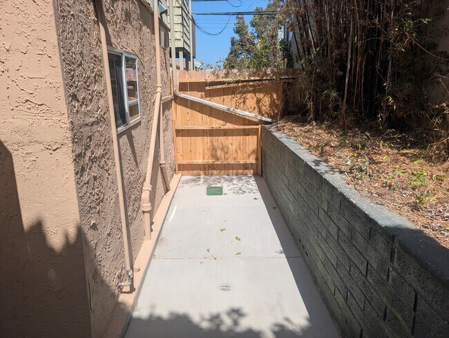 Building Photo - 2713 Clovis St