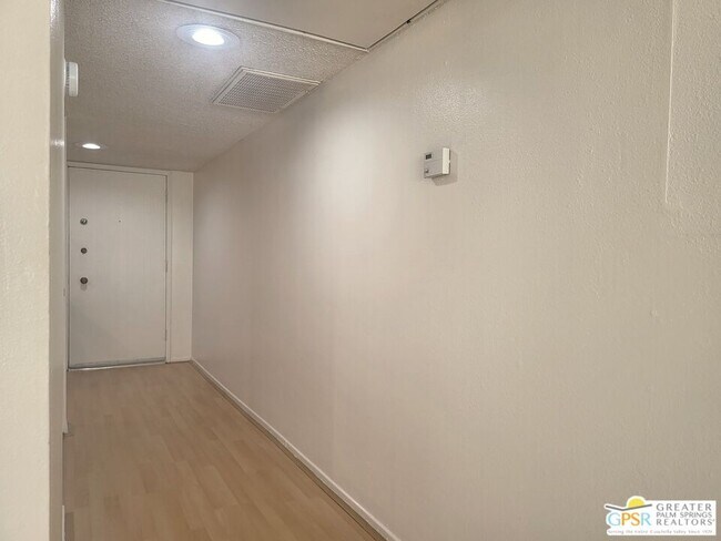 Building Photo - 277 E Alejo Rd