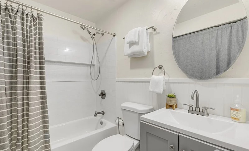 Building Photo - 5651 S 144th St