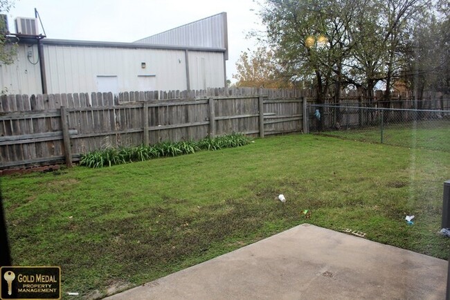 Building Photo - 3906 Charolais Dr