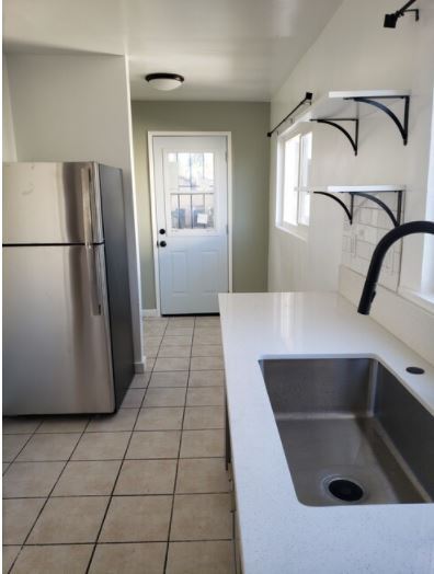 washer dryer hook ups adjacent to kitchen - 2737 S West View St