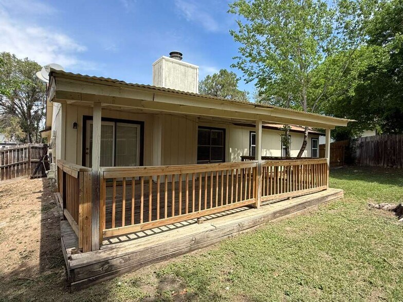 Building Photo - 5822 Lake Wind