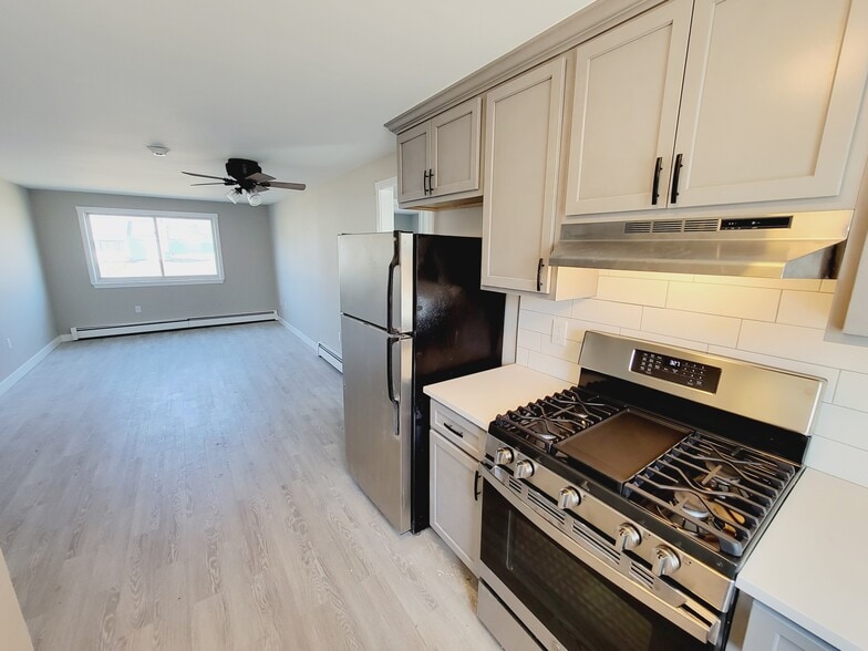 Building Photo - 41 Evergreene