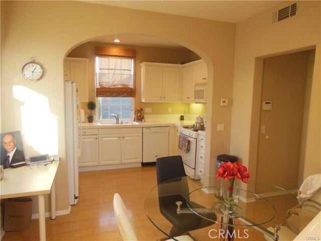 Building Photo - 25 Sonata St