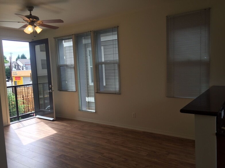 Interior Photo - Louie
