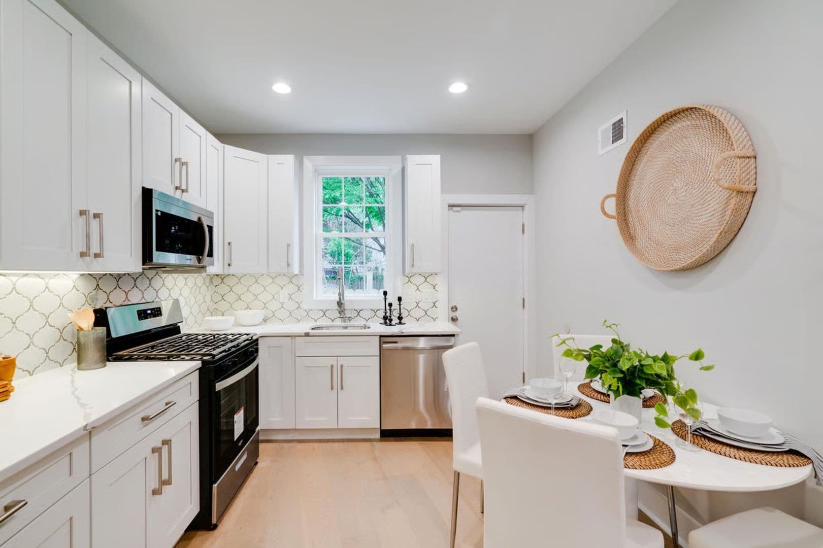 Building Photo - Spacious 3BR Home with Finished Basement & Roof Deck