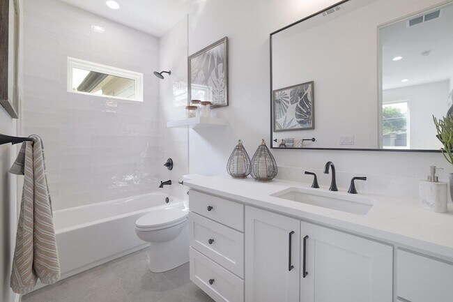 Building Photo - 1703 Piedmont Ave