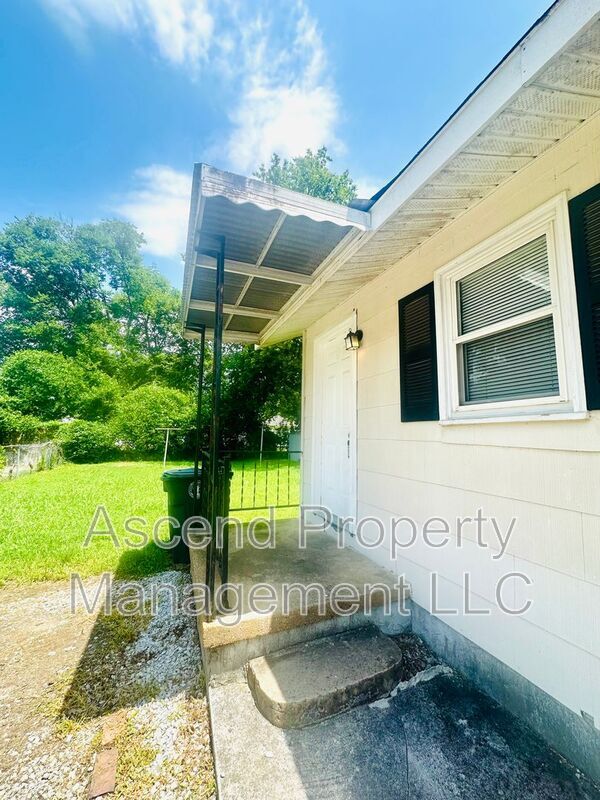 Building Photo - 5317 Spriggs St