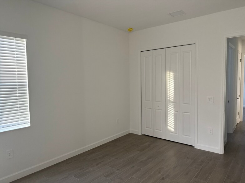 Building Photo - 7796 Lakes Edge Ln