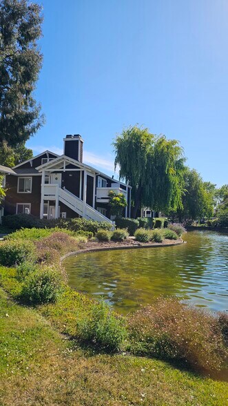 Building Photo - 242 Marina Lakes Dr