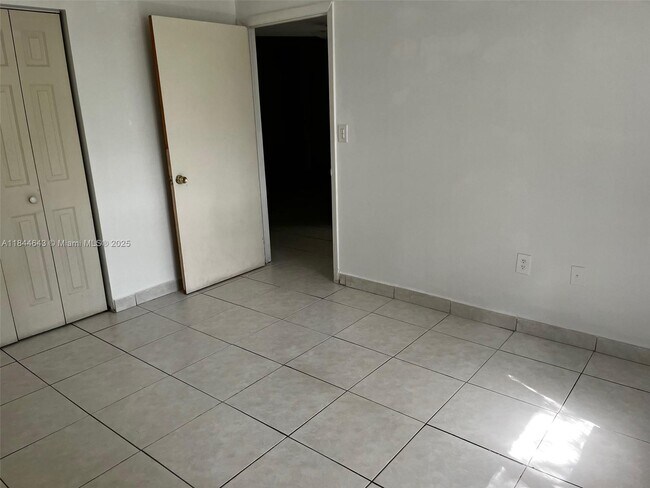 Building Photo - 181 NW 47th Ave