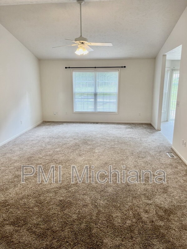 Building Photo - 51880 Courtland Dr