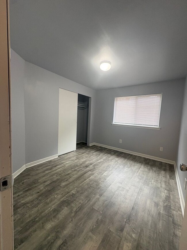 Building Photo - 10723 Burke Ave N