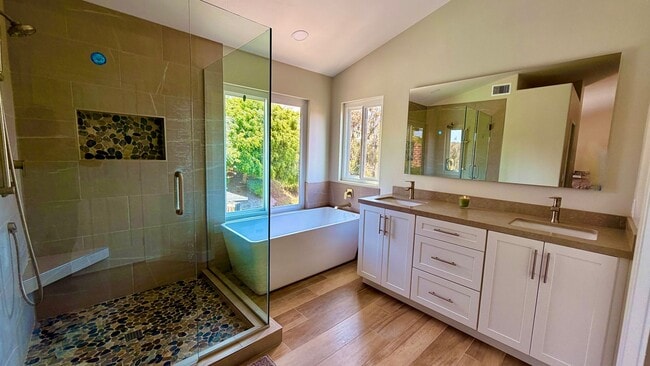 Building Photo - Luxury 4 bd in Carlsbad with Pool with AC