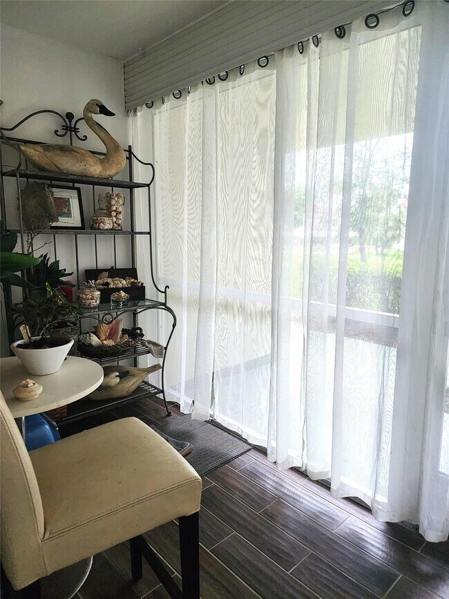 Building Photo - 804 SE 7th St