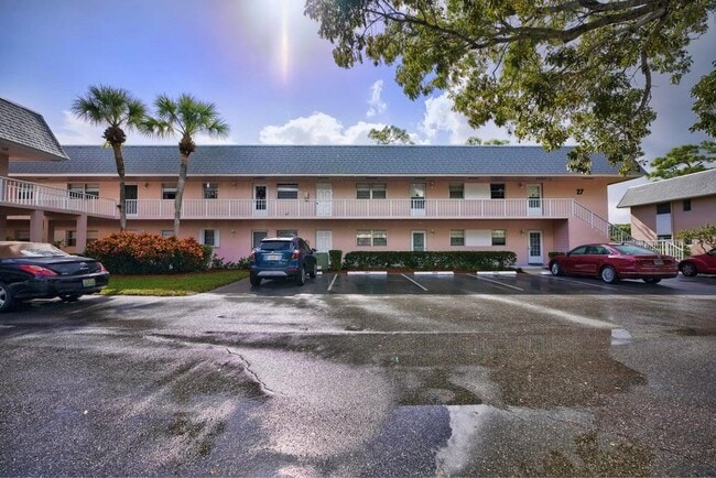 Building Photo - 18081 SE Country Club Dr