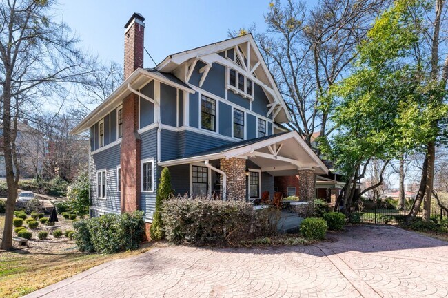 Building Photo - Beautiful 3BR in Birmingham’s Historic Highlands – Don't Miss Out!