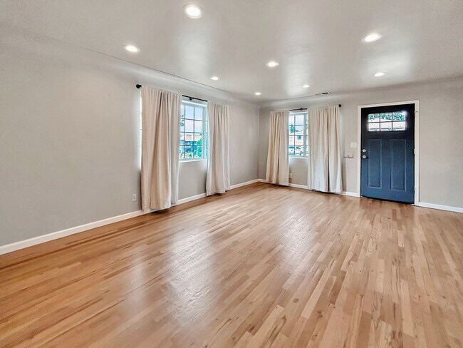 Building Photo - SLOAN'S LAKE: 2-BEDROOM 1 BATH WITH HIGH-END FINISHES