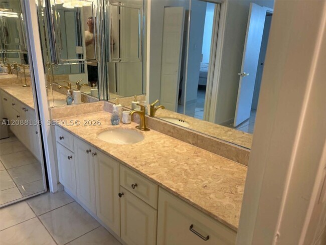 Building Photo - 3725 S Ocean Dr