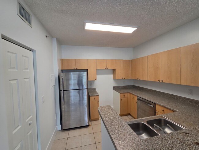 Building Photo - 2360 E Preserve Way