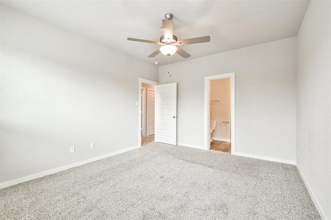 Building Photo - 25129 Pacific Wren Dr