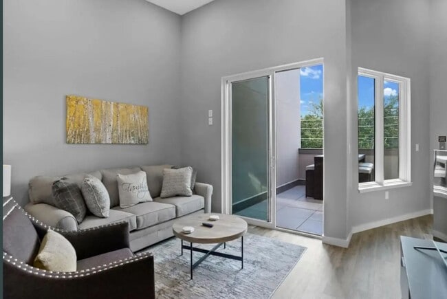 Building Photo - Stunning Furnished Townhouse in South Slope!